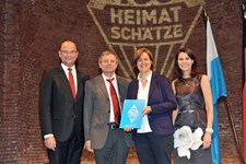 Heimatminister Albert Füracker und Kunstministerin Prof. Dr. med. Marion Kiechle prämieren 100 Heimatschätze